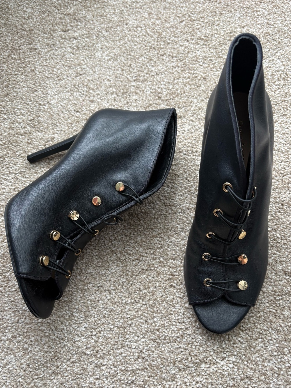 Enzo Angiolini Franses Black Leather Stiletto Heeled Ankle Booties Gold 6M Glam